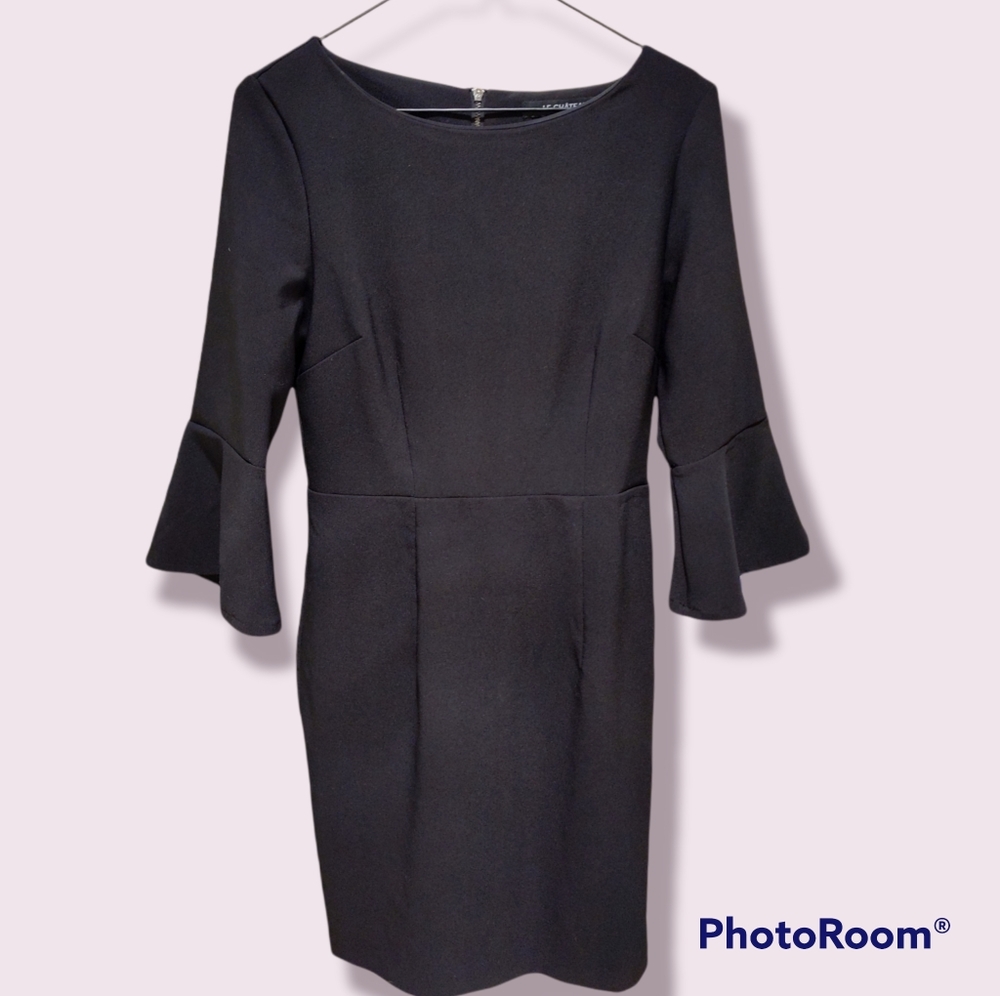 🌷 Flattering Dress with Bell Sleeves - Picture 3 of 5